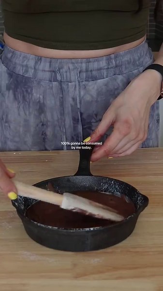 Replying to @K★ BROOKIE SKILLET 🍪🍫 Recipe below! Link in bio to purchase my dessert cookbook, Lean Treats! It has 65 of my best high protein, low calorie dessert recipes, including 8 cookbook exclusive ones 🍪🧁 Used @pescience whey/casein blend for this recipe as always!! Code FIT15 to save $$ Nutrition: 482 cals, 31P, 37.5C, 25.5F Ingredients- Brownie Layer -20g @pescience chocolate truffle protein powder (discount code FIT15) -20g all purpose flour -6g coconut flour -8g unsweetened cocoa po