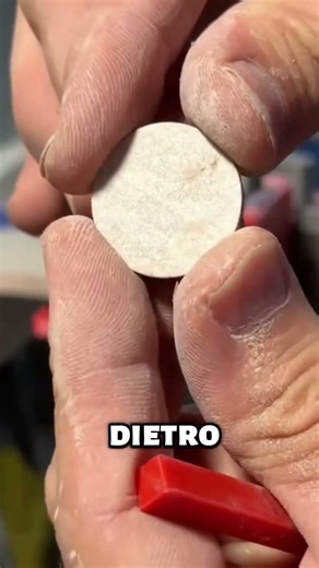 Questa piastrella nasconde un segreto