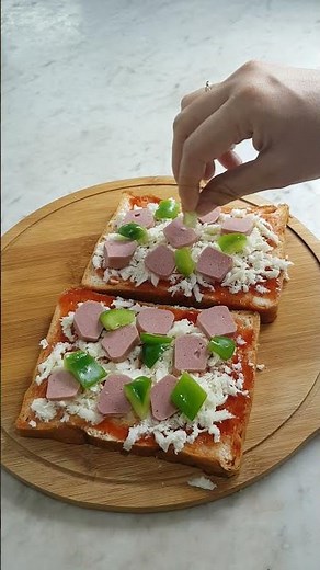 Bread Pizza Recipe ।Quick & Easy Bread Pizza #Shorts