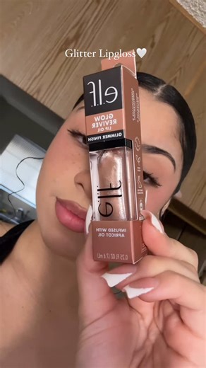 𝓛𝓪 𝓒𝓱𝓲𝓷𝓪🧿♉︎ | Glitter Lipgloss from @elfcosmetics ✨ | Instagram