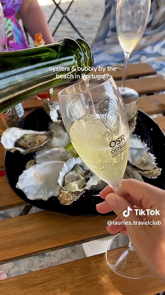 If you find yourself in Setúbal or Belém in Lisbon, do yourself a favour and stop by Ostras Sobre Rodas – a small oyster & sparkling wine van serving up super fresh local oysters! 🌊 They were some of the freshest oysters we've had – straight from the Sado River! 💰 You can do 3 oysters with sparkling wine starting from €7.5 or buy a bottle and oysters separately! 🥂 Their selection of local sparkling wines pairs perfectly with the oysters (obviously)! 🌞 It’s a relaxed, no-frills setup - think 