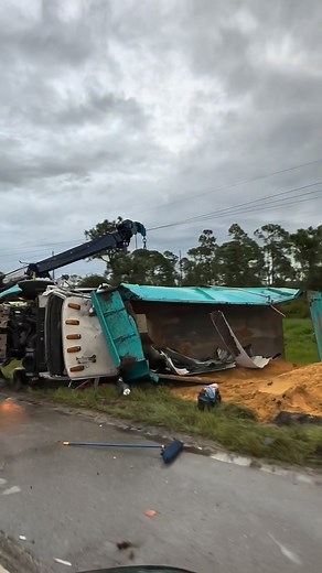 179K views · 643 reactions | Dump truck  rollover. | Gael Hernandez | Facebook