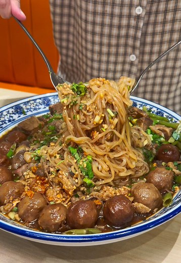 Thong Bowl Super Beef Bowl for 5–6 People