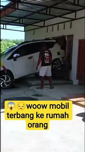 detik detik mobil expander kencang terbang menghantam rumah orang -Mangkujayan- ponorogo