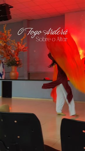 Icb Palmas on Instagram: "“O Fogo Arderá” 🔥 Quando nos colocamos no altar, o Espírito Santo nos conduz e o fogo do Senhor se manifesta. Cada movimento é oração, cada passo é entrega, e cada gesto é uma declaração de que pertencemos a Ele. Que esse fogo nunca se apague e que nossas vidas continuem queimando pela presença de Deus. ✨🙌"