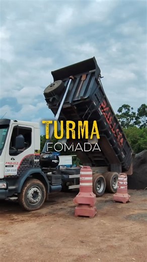 O treinamento que era só para empresas neste final de semana realizou sonhos! Neste final de semana fizemos o Curso de Caminhão Basculante voltado à pessoa física. É isso mesmo! Pessoas que têm CNH D mas não tinham conhecimento sobre como dirigir um caminhão 6x4 Traçado aprenderam e já podem fazer o teste e conquistar seu novo emprego. Você sonha, e nós tornamos possível! #caminhão #caminhaotop #caminhao #maquinaspesadas # | Capacitar Operadores