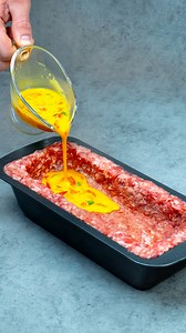 Aceasta e singura reteta de rulada din carne tocata de care vei avea nevoie! Ingrediente carne tocată: 1 kg ceapă: 1 buc pesmet: 50 g piper negru: 1 g sare: 2 g unt: 30 g ouă: 3 buc piper negru: 1 g sare: 2 g roșii cherry: 200 g fasole verde congelată: 100 g sare: 2 g piper negru: 1 g Suplimentar ardei gras galben: 1 buc ardei gras roșu: 1 buc ceapă roșie: 1 buc mărar: 15 g ulei de măsline: 20 ml | Cookrate - Romania