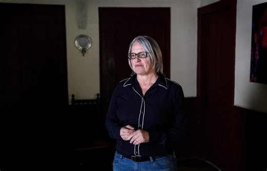 Jacqueline Nuñez signed deed selling Conjuring House to Jason Hawes