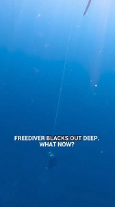 One of the requirements for our Advanced Freediver (Wave 3) course is to simulate the surface retrieval of an incapacitated freediver from 30m. You have to pull up a diver the bottom weight all the way up to the surface by yourself which simulates a diver having a deep black out. This is why we can’t stress enough the use of a good pulley system! Have you ever tried pulling someone heavier than you up without a pulley?! 🥵 A rope pulley makes your life easier and safer in a few ways: ✅ requires 