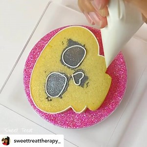TUTO décoration d’un biscuit d’Halloween avec du glaçage royal 👻! Credit @sweettreattherapy_ | Planète Gâteau