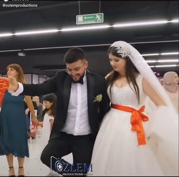 #dupackstdas #MerryBOSSmas#winterlook #halay #gowend #raks #somebodydancewithme