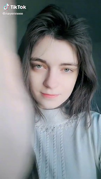 Elegant Lace Dress Styling for Sophisticated Looks