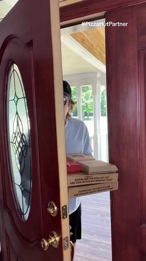 There’s only one way to out pizza The Hut. #PizzaHutPartner