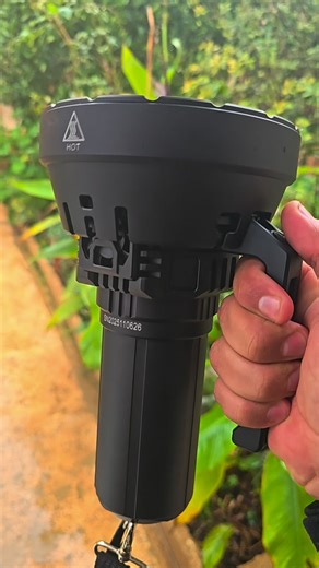 مصباح IMALENT MS32، أقوى مصباح يدوي في العالم لعام 2025، بقوة إضاءة 200,000 لومن، مصباح عسكري، مزود بـ 32 مصباح LED من نوع CREE XHP70.2، أفضل جهاز قابل لإعادة الشحن من النوع C للشرطة والإنقاذ. #مصباح #قوة #200000 #شمعة #imalentms32 #بارتاج #الشعب_الصيني_ماله_حل😂😂 #جديد #جزائر #ابوني #فلو #fhyp #افضل #رقم1 #ترند #2026 #هاشتاق #viral #instagram #أنستغرام #newpost #new #nv #hot #فلو #مشاهدة | Wail Moumena