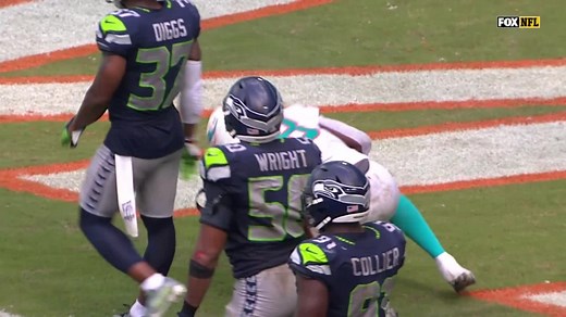 Ryan Fitzpatrick powers through Bobby Wagner on strong TD run