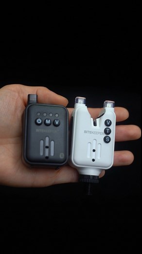 Would you fish a bite alarm set in a full Night & Day Colourway — white alarm, black receiver? That’s exactly what the Rippton BiteKeeper Pro just dropped. And yes — the whole setup links to the app so you can tweak tone, volume, sensitivity, and get bite alerts straight on your phone. #bitealarm #alarm #CarpFishing #ukcarpfishing #karpfenangeln #carpfishingtackle | Bait Boat World