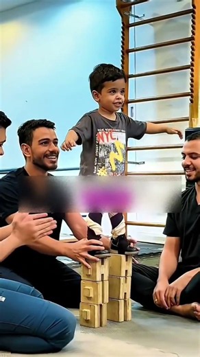 الاطباء ساعدوه في تمارين مختلفة