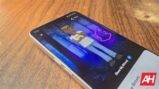 Snapchat Brings Back the Nostalgic 2D Bitmoji—If You Pay