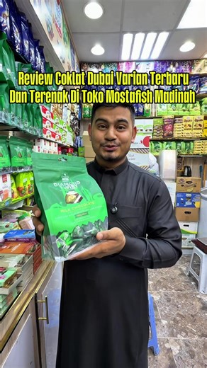 Review coklat Dubai varian terbaru dan terenak di toko @mostafish_madinah jemaah yang cari berbagai varian coklat Dubai terlengkap semadinah silakan datang saja ke toko kami, karena di toko kami terbilang surganya coklat yang tidak ada di toko lain ada di toko kami, jadi pecinta coklat tak salah datang ke toko kami, dan salah satunya varian terbaru yang kami review saat ini yang Masya Allah rasanya luar biasa enaknya ya salaaaam, enak banget deh sulit di ungkapkan dengan kata-kata. Dan di toko k