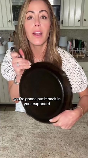 Cast Iron Pan Care Guide: Cleaning, Seasoning, and Cooking Tips