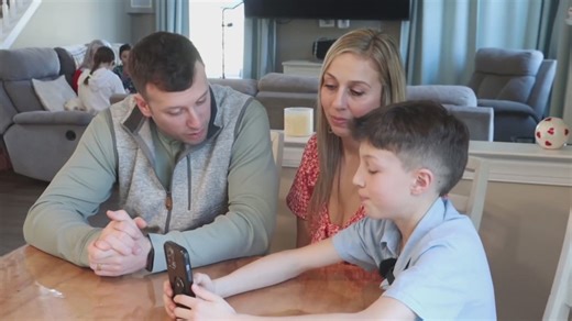 A young singer turns a studder into strength and resilience while inspiring others online