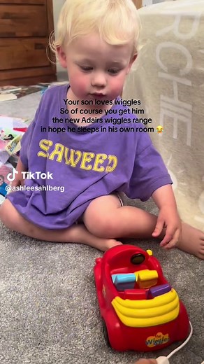 Arch man is wiggles obsessed #toddlersoftiktok #adairs #wiggles @Adairs @The Wiggles