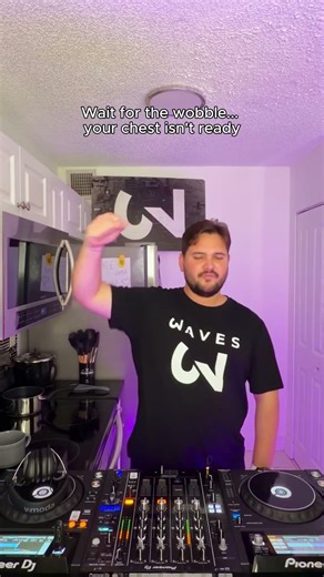 Hit that 🔥 emoji if this rumble #electronicmusic #edmproducer #musicproducer