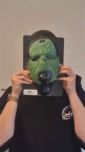 The Grinchy Performer on Instagram: "Part 2 of remaking my grinch costume 💚 today we're going to tackle the gloves. . . . #grinch #sewingbee #grinchmas #greatbritishsewingbee #thegrinch"