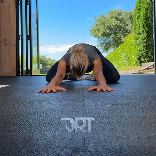 Legs clamping in the saddle? Your adductors (inner thighs) play a huge role in how stable and soft your seat feels — but when they’re tight, they pull your pelvis out of alignment and make your legs clamp for stability. On the other hand… if your glute med isn’t strong enough to support your pelvis, your adductors work overtime — and gripping becomes your default pattern. The fix isn’t just stretching. And it’s not just strengthening. It’s balancing both. Here’s where to start (all under 2 minut