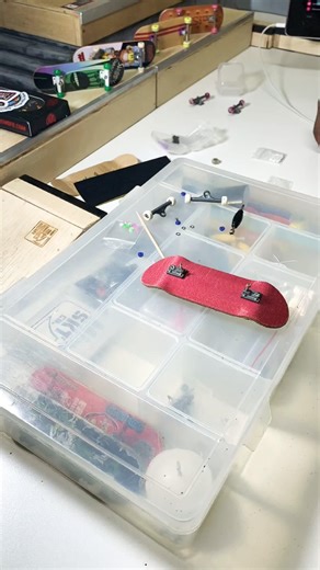 Replacing the shock absorbers on a fingerboard truck #fingerboard #fingerskateboard #skate #skate...