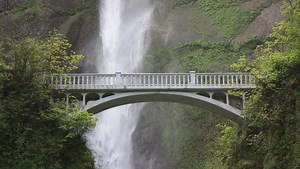 Benson Bridge reopens at Multnomah Falls after Eagle Creek Fire