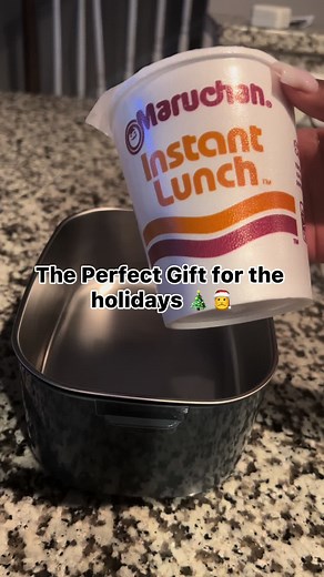 Embrace convenience with this electric lunch box, making hot and tasty lunches as easy as plugging it in.😍✔️ #fyp #electriclunchbox #lunchideas #lunchhack #LifeHack #onthego #travel #hotmeal #quickmeal #trucker #husbandlunch #wifelife #truckerhusband #driver #uber #lyft #student #officeworker