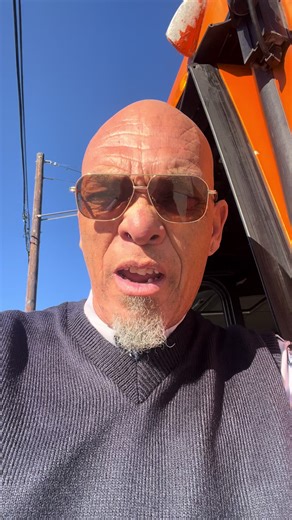 The Bus Lounge… my Spanish is getting better. Hola! #bus #thebuslounge #busoperatorsoftiktok #spanishspeaking #hola