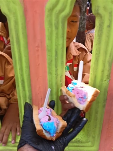 Es Krim Minion Viral di Indonesia