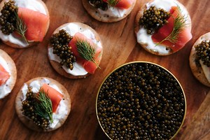 7 Best Crackers For Caviar [Updated 2024]