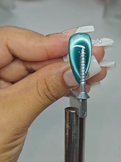 Diseños de Uñas con Efecto Ojo de Gato
