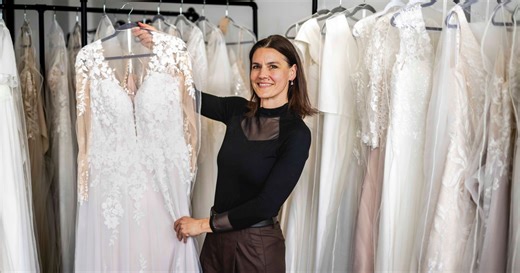 Hochzeitskleid: In Euskirchen bekommen Brautkleider für Curvy-Bräute eine zweite Chance