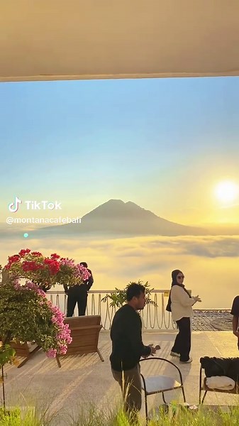 Experience Stunning Sunrise Views at Montana Del Cafe Bali