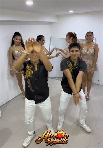 La coordinación los persigue pero nosotros somos más rápidos 🥺💜 @paola @Camiladozaoficial @rosyy 🐈‍⬛ @valeria.ortiz_0 @𝐀𝐧𝐝𝐲 𝐒𝐚𝐮𝐜𝐞𝐝𝐨 🎤 ❤️ @mathiaszevallos_oficial #amorrebelde #rbd❤️‍🔥 #fyp #trend