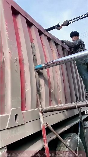 Container Maintenance Worker: The Challenge and Details of High-altitude Work