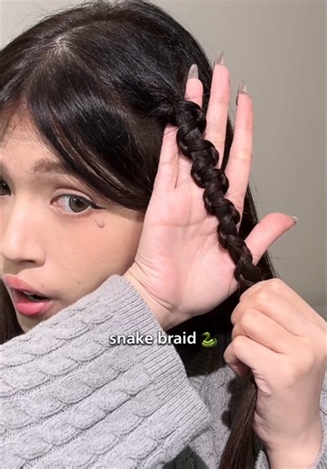 Trying this viral snake braid and it’s looking so pretty 😍❤️Hope y’all love it #braid #hairideas #hairtutorial #braidstyles #fyp #foryourpage