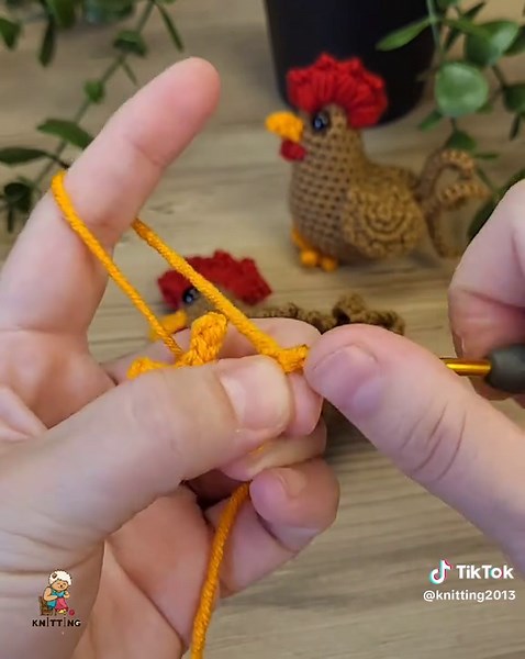 Easy Amigurumi Chickens: Step-by-Step Tutorial