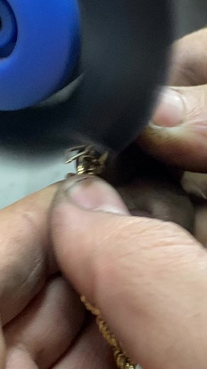 Jewelry Craftsmanship: Hands-on Gold Chain Polishing