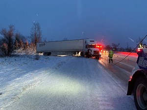 Numerous crashes reported on I-75 in Saginaw, Bay counties
