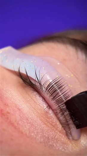 Is it time to get your lashes lift? #lashkit #girlsmakeup #lashlifting