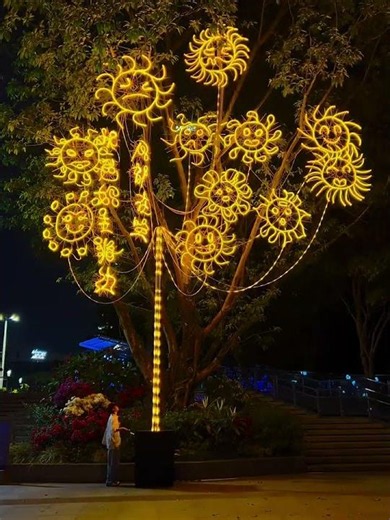 An interactive tree lighting feature #treelighting
