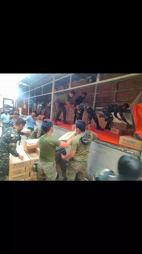 14K views · 676 reactions | Army reservists and Reserve Officers Training Corps (ROTC) cadets under the 14th Regional Community Defense Group (14RCDG) of the Reserve Command, Philippine Army assist in the hauling of aid for victims of the magnitude-7 earthquake that shook Northern Luzon on July 27, 2022. | Philippine Army | Facebook