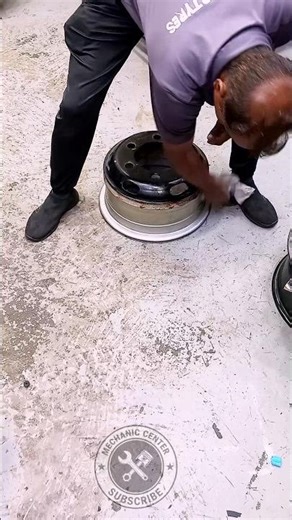 Smooth Tire Mounting – No Force Needed#TireMounting #AutoRepair #MechanicLife