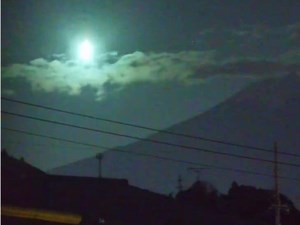 Like a Christmas star: Meteor lights up the night sky above Mount Fuji
