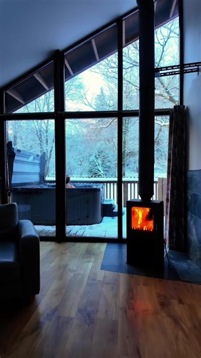 Winter light, quiet pines, and cosy cabins nestled among the mountains of Snowdonia. Beddgelert is made for slowing down ❄️🌲 Are you hoping for more snow this winter? #forestholidays #beddgelert #northwales #wintergetaway #winterwonderland